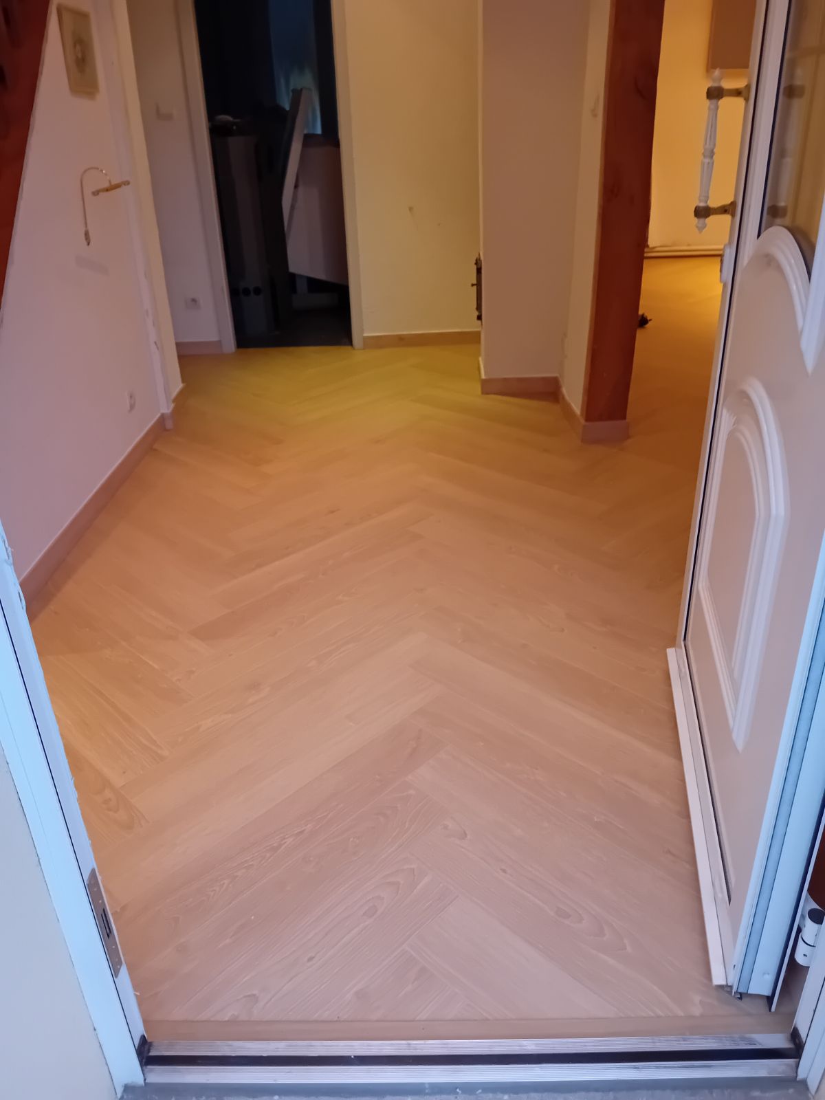 Pose d'un parquet en pointe de Hongrie